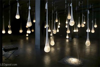 唯美垂吊的水晶LED吊燈