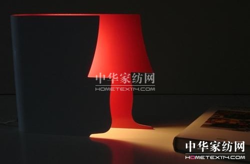簡單的光影配合意大利剪影LED臺燈(組圖)