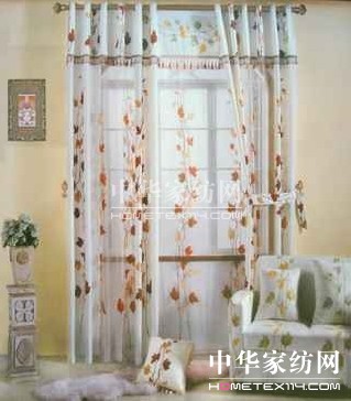 布藝窗簾妝點融融春意的家居生活