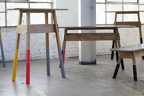 穿襪子的桌子 流動的創意色彩