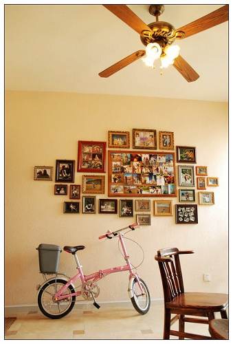 不規則排列出的規則美感多姿多彩的照片墻