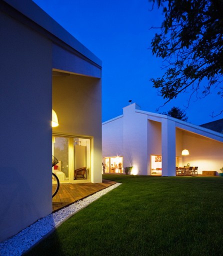 匈牙利湖畔避暑別墅欣賞