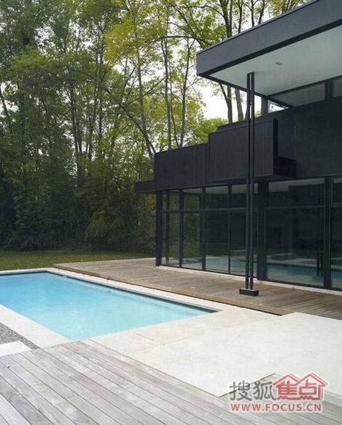 深灰色豪宅開放花園景色入室(下)