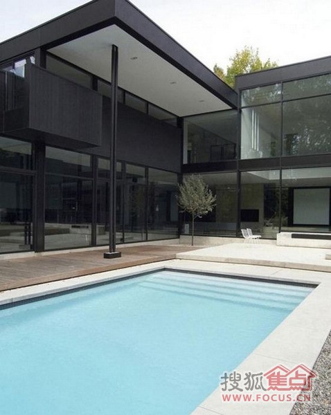 深灰色豪宅開放花園景色入室(下)