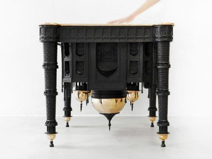 桌子上的泰姬陵