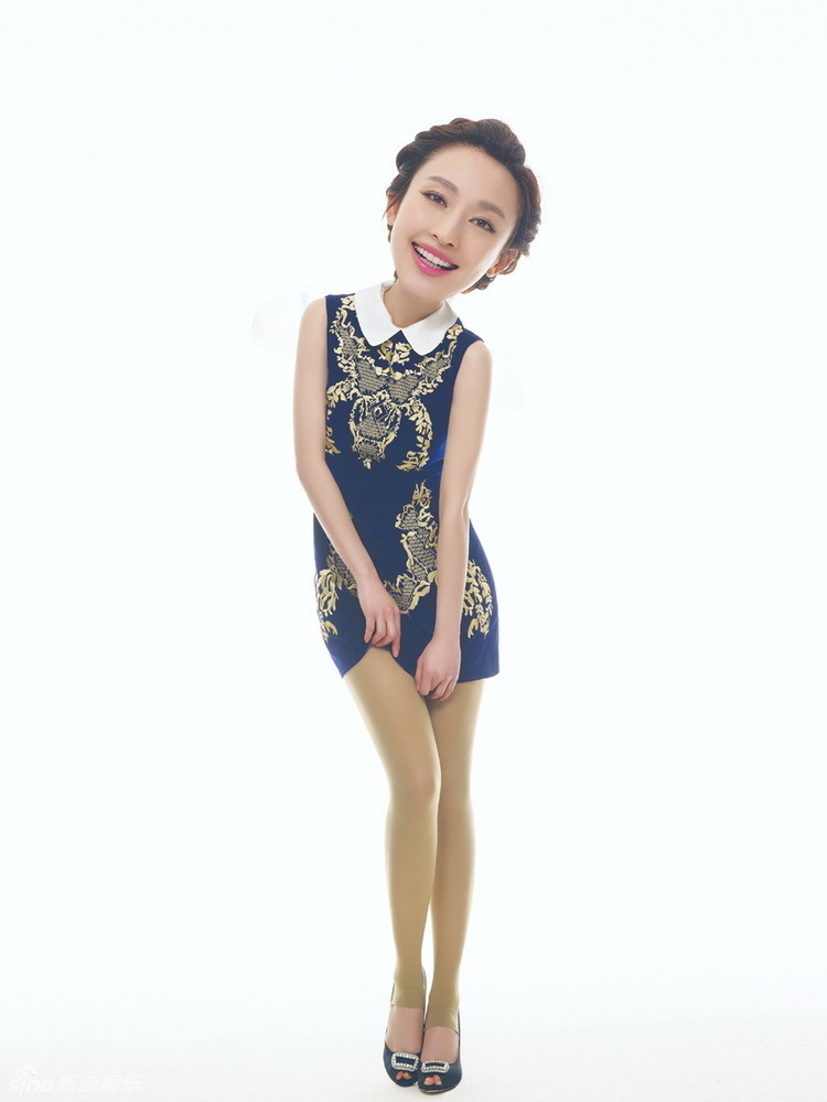 張儷拍搞怪大頭娃娃照