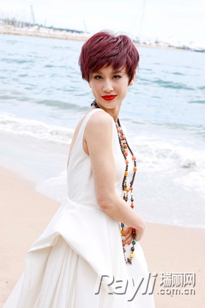 黃圣依戀上短發"金龜子"發型惹爭議