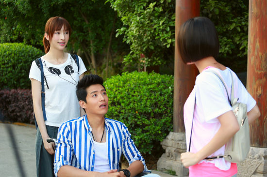 張儷拍戲搞笑兩不誤 成片場人氣王