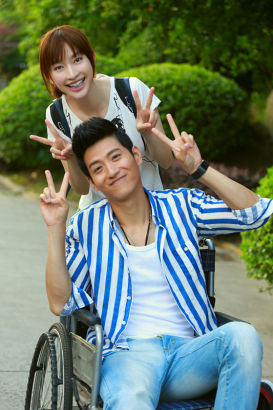 張儷拍戲搞笑兩不誤成片場人氣王