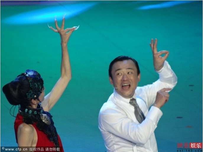 楊麗萍教周立波孔雀舞