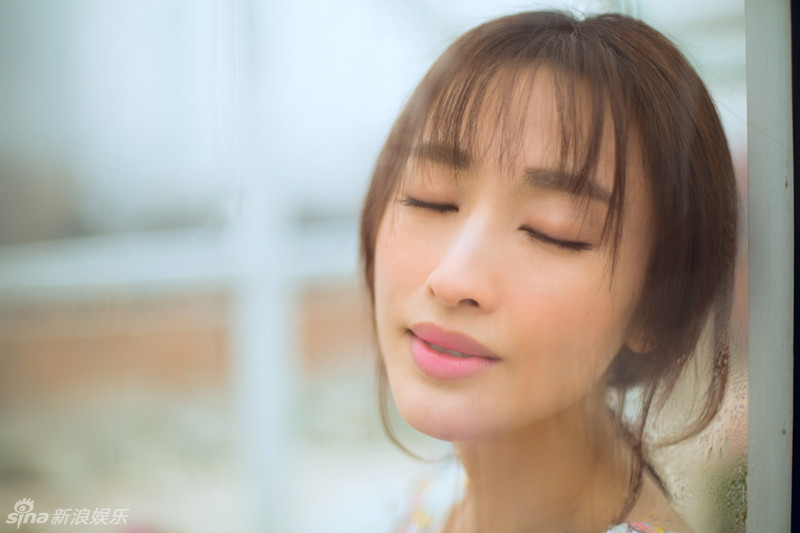 張儷拍清新淡雅寫真優雅氣質顯魅力