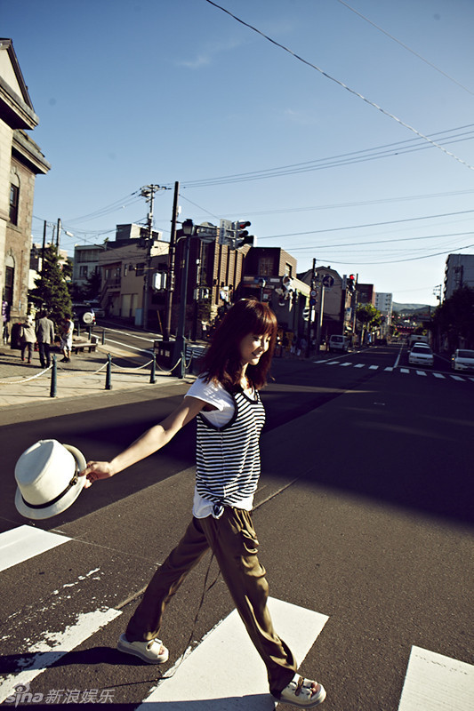 姚笛日本街頭寫真曝真性情