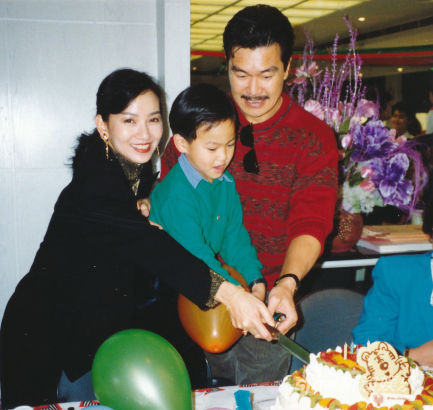 趙雅芝親子視頻曝光黃愷杰成長蛻變