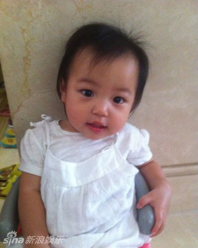 趙薇愛女小四月成長記錄撒嬌賣萌惹人愛