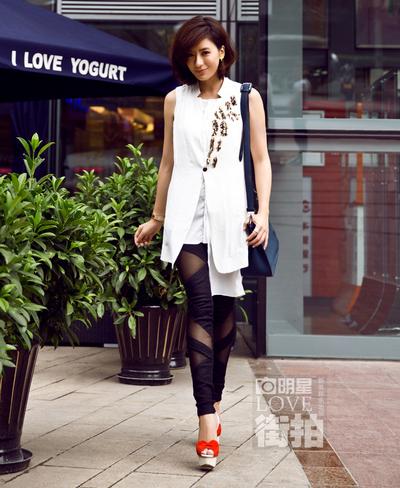 賈靜雯淑媛范兒出街展溫婉笑容