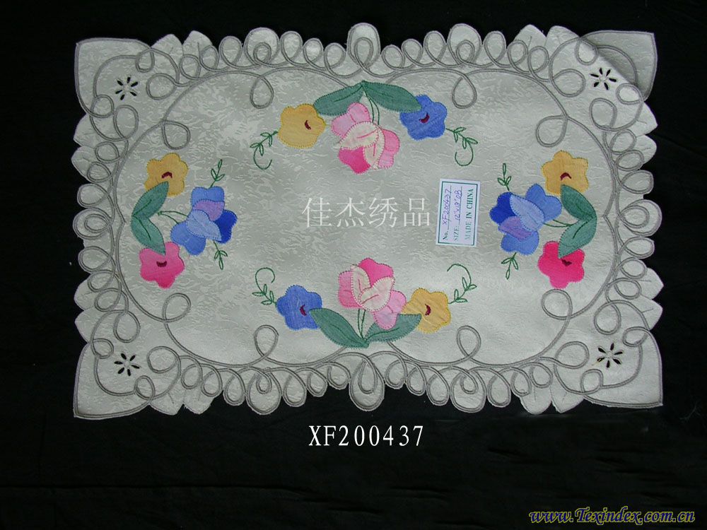 補花盤墊  規格33*48/30*45/15*30 纖維材料100%滌 品種補花盤墊 織制方法補繡 工藝特點手工 產地山東 淄博